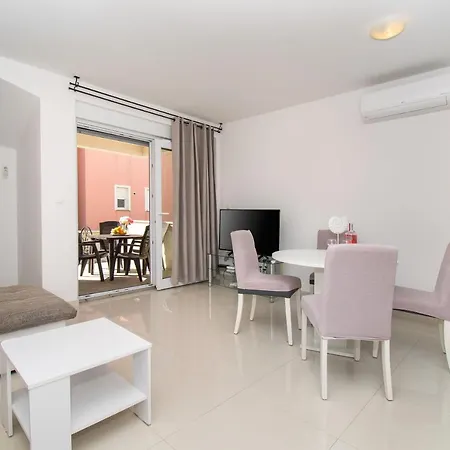 בית נופש House Tatjana *