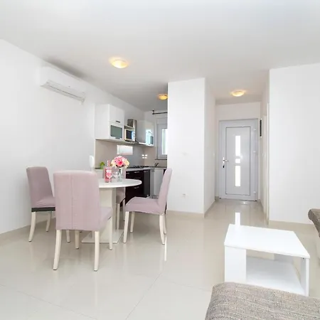 House Tatjana בית נופש
