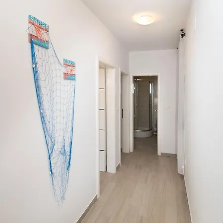 House Tatjana Дом отдыха Привлака